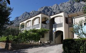 Apartments With A Parking Space Makarska - 6792